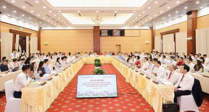 Các đại biểu, chuyên gia, nhà khoa học tham dự hội thảo.