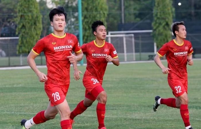 Không chỉ hưởng thu nhập từ câu lạc bộ, Hoàng Đức còn nhận những khoản thưởng đáng kể. Ảnh: VFF.