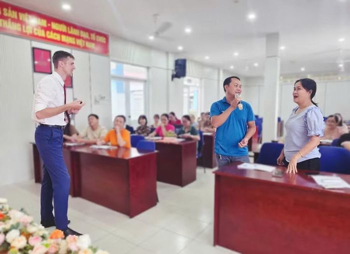 Trường Tiểu học Trần Văn Ơn tổ chức tập huấn giáo viên trong dịp hè. Ảnh: NTCC.