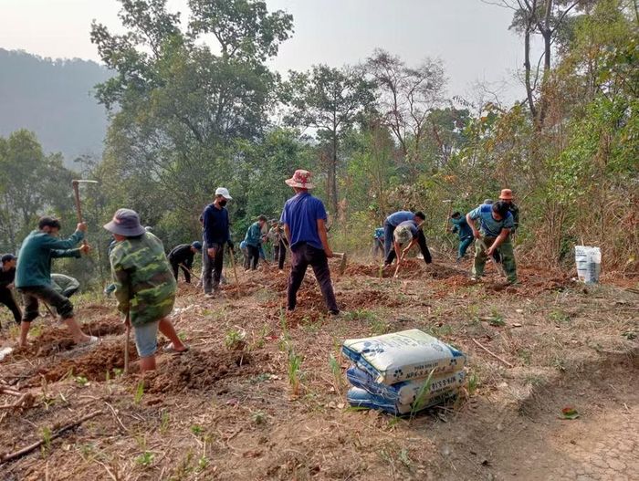 Quá trình học tập, Sùng A Sò cũng như các học viên được hướng dẫn kỹ thuật ngay tại thực địa thay vì chỉ ngồi học lý thuyết qua giáo án.