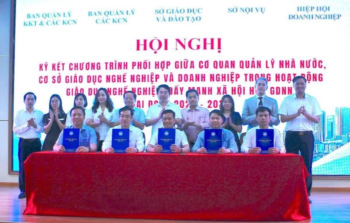 Ngành Giáo dục và Đào tạo phối hợp với các cơ quan liên quan và Hiệp hội Doanh nghiệp tỉnh Hưng Yên ký Chương trình phối hợp trong hoạt động GDNN.