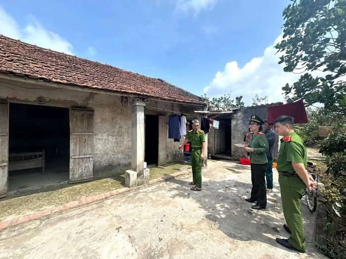 Công an tỉnh Hưng Yên thẩm định, rà soát thực tế nhà tạm, nhà dột nát trên địa bàn tỉnh.