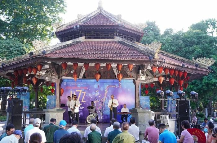 Không gian âm nhạc cộng đồng độc đáo của Thủ đô. (Ảnh: VH)