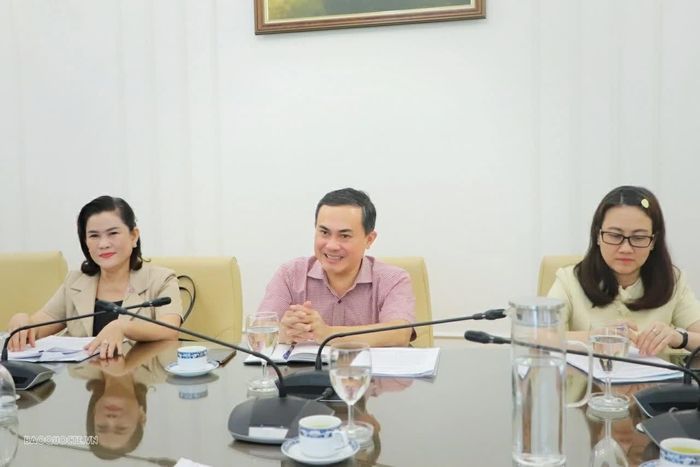 Phó Chủ tịch UBND tỉnh Đồng Nai Lê Trường Sơn trao đổi về định hướng phát triển và nhu cầu mở rộng hợp tác quốc tế của tỉnh Đồng Nai trong thời gian tới. (Ảnh: Nguyễn Nhuận)