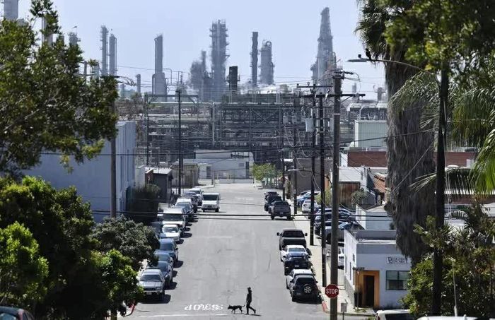Nhà máy lọc dầu Chevron El Segundo, một trong những cơ sở chế biến dầu mỏ lớn nhất ở California, Mỹ. (Nguồn: Getty Images)