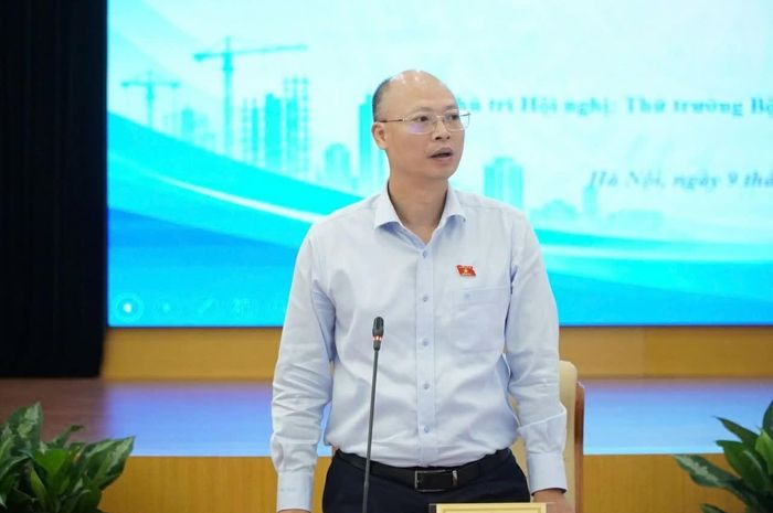 Ông Lê Trung Thành - Ủy viên là đại biểu quốc hội hoạt động chuyên trách Ủy ban Khoa học, Công nghệ và Môi trường phát biểu tại Hội nghị. (Nguồn: Bộ Xây dựng)