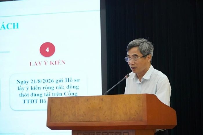 Ông Nguyễn Hữu Thọ, Phó Vụ trưởng Vụ Khoa học công nghệ, Môi trường và Vật liệu xây dựng phát biểu tại Hội nghị. (Nguồn: Bộ Xây dựng)