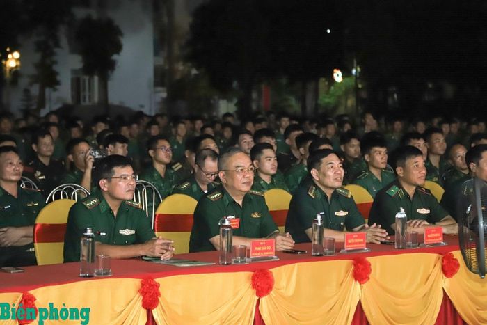 Các đại biểu dự chương trình văn nghệ. Ảnh: Ngọc Lâm