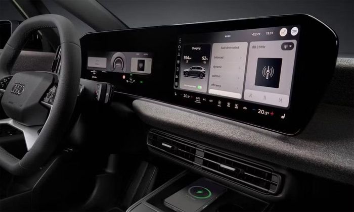 Khu vực điều khiển và cụm hai màn hình trên A2 e-tron. Ảnh: Audi