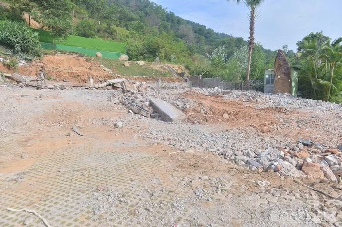 Theo báo cáo của phòng Kinh tế - UBND xã Kim Anh, mặt bằng sau khi xử lý vi phạm của các trường hợp đã tổ chức cưỡng chế những ngày vừa qua tại thôn Thái Vụ, UBND xã giao Trung tâm dịch vụ tổng hợp quản lý, thường xuyên kiểm tra, theo dõi, có kế hoạch chống tái lấn chiếm, tái vi phạm; giao cấp ủy, lãnh đạo thôn Thái Vụ giám sát nếu phát hiện vi phạm báo cáo UBND xã chỉ đạo xử lý theo quy định.