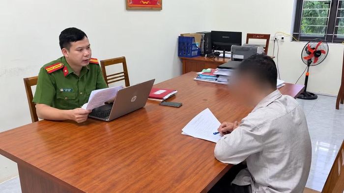 C.V.M. tại cơ quan Công an. Ảnh: Công an Lào Cai.