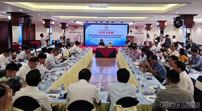 Quang cảnh buổi toạ đàm (Ảnh: CK)