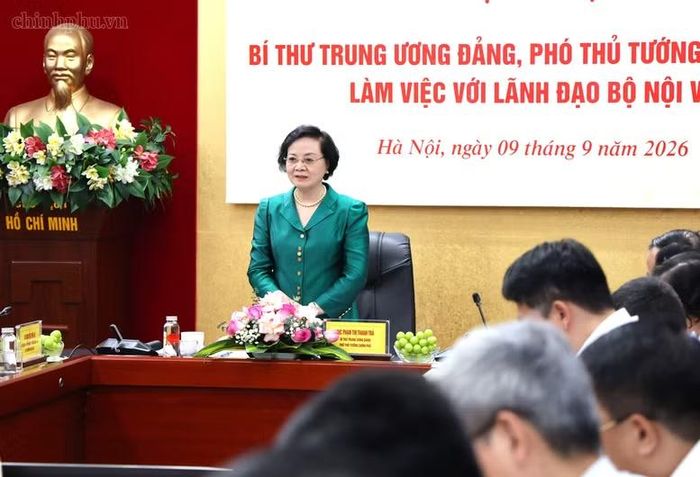 Phó Thủ tướng yêu cầu Bộ Nội vụ thường xuyên nắm bắt diễn biến thực tiễn chính quyền địa phương 2 cấp để đề xuất tham mưu, điều chỉnh kịp thời - Ảnh: CP
