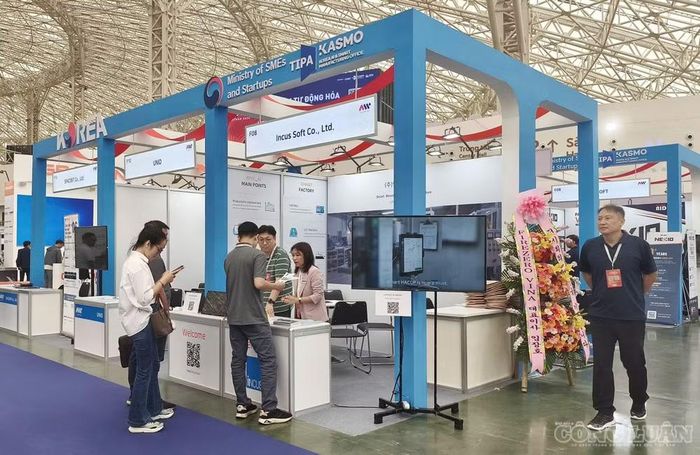 Triển lãm thu hút nhiều doanh nghiệp quan tâm về công nghệ, AI. Ảnh: Thu Ngân.