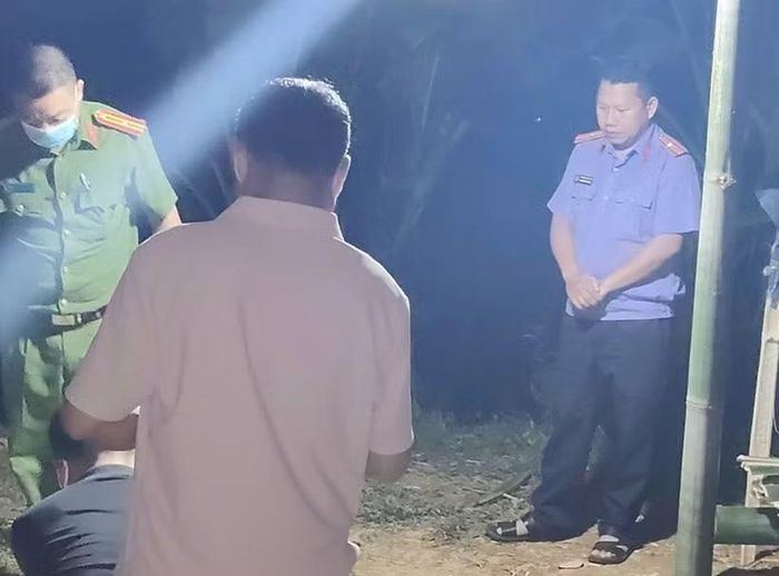 Đại diện VKSND khu vực 7 kiểm sát việc khám nghiệm hiện trường. Ảnh: VKSND khu vực 7, Tuyên Quang
