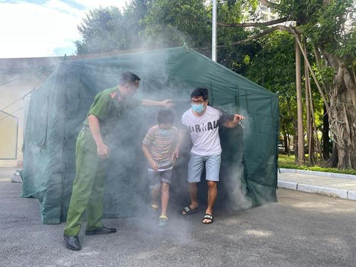 Người dân trải nghiệm không gian thiếu ánh sáng, nhiều khói độc