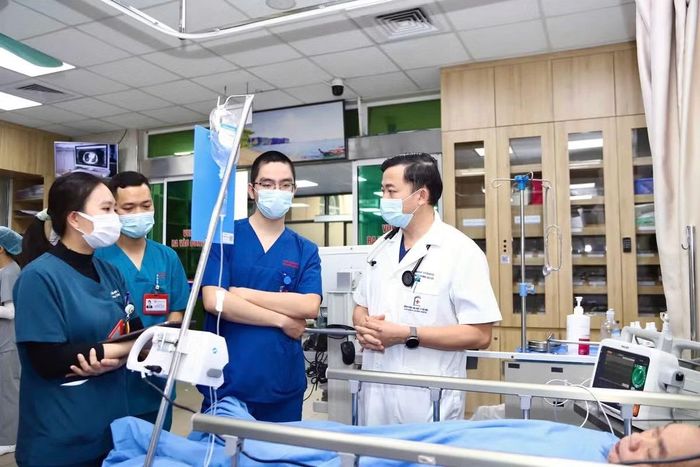 Đào tạo Bác sĩ Nội trú là mô hình thực hành lâm sàng chuẩn mực, nơi các thế hệ bác sĩ truyền dạy kinh nghiệm, nâng cao chất lượng chuyên môn trực tiếp tại bệnh viện.
