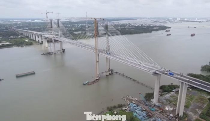 Cầu Phước Khánh hiện là một trong những hạng mục cuối được nhà thầu tập trung hoàn thiện.