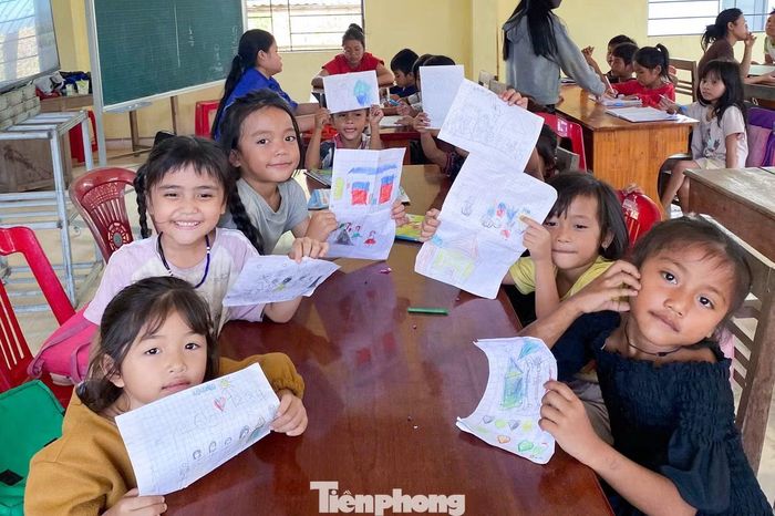 Học sinh miền núi hào hứng với những lớp tiếng Anh vừa học, vừa chơi.