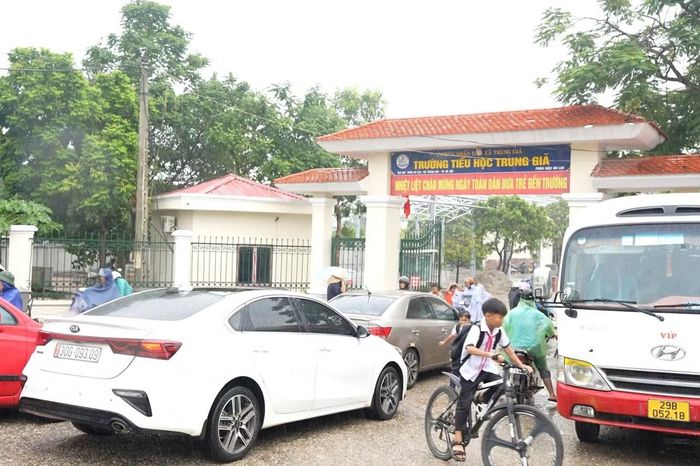 Bà Kim Cúc, Hiệu trưởng Trường tiểu học Trung Giã trao đổi với phóng viên ngày 9/9.