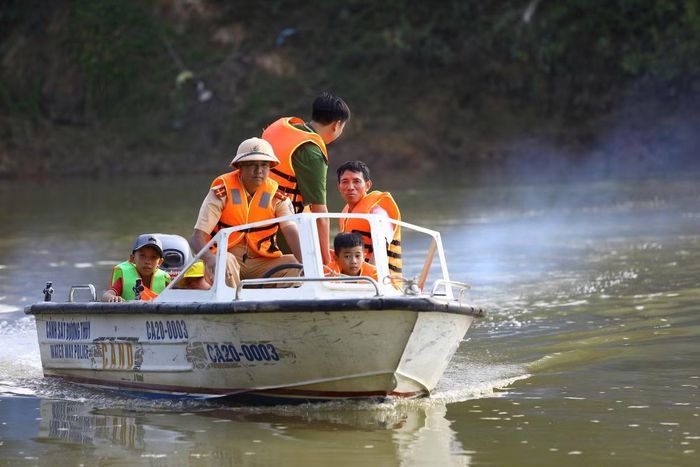 Người dân xóm Đoàn Kết mong bến đò sớm được mở trở lại