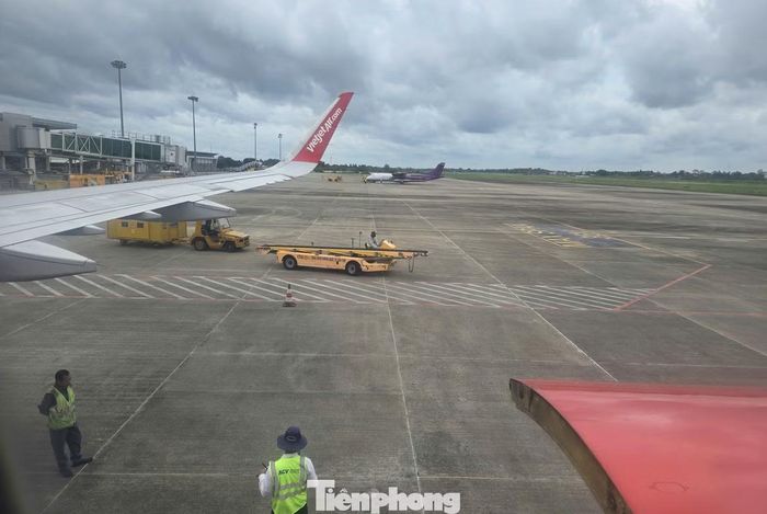 Theo Quy hoạch tổng thể phát triển hệ thống cảng hàng không, sân bay toàn quốc thời kỳ 2021-2030, tầm nhìn đến năm 2050 và nội dung điều chỉnh, sân bay Cần Thơ tiếp tục được xác định là đầu mối hàng không quan trọng của vùng ĐBSCL, với định hướng đến năm 2050 nâng công suất lên khoảng 12 triệu hành khách/năm. Mỗi ngày sân bay Cần Thơ chỉ vài máy bay đi/đến nội địa.