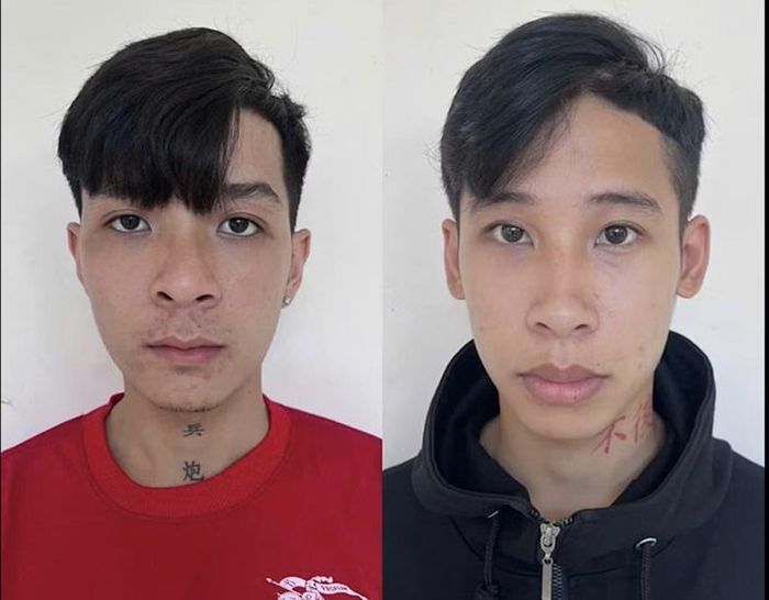 Võ Văn Hòa (trái) và Nguyễn Trần Quang An tại cơ quan công an. Ảnh: M.S.