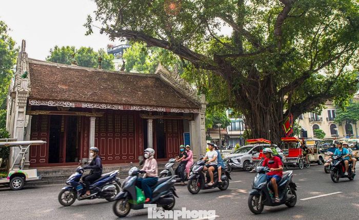 Không gian quanh đền Bà Kiệu được nghiên cứu tổ chức lại, tăng kết nối với Đinh Lễ, Tràng Tiền và các khu vực thương mại, dịch vụ.