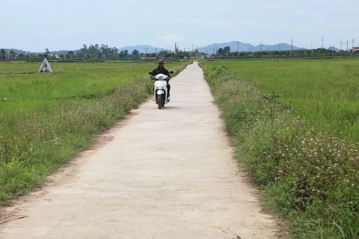 Tuyến đường bê tông hoàn thành từ năm 2024 tại xã Tràng Sơn (cũ) nhưng chưa thể thanh quyết toán do thiếu hồ sơ, thủ tục pháp lý.