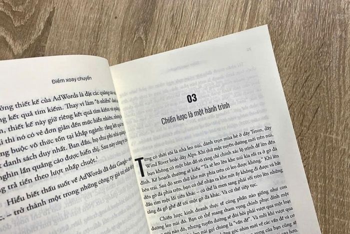 Nền tảng tư duy của Rumelt có sự kết hợp khá đặc biệt giữa kỹ thuật và quản trị.
