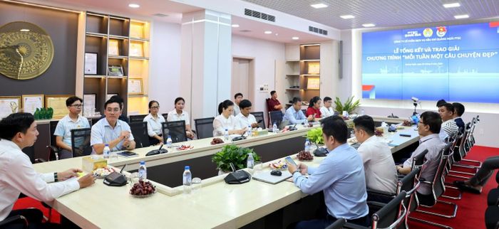 Đại diện Đảng ủy, Ban lãnh đạo, các bộ phận, đoàn thể chính trị - xã hội PTSC Quảng Ngãi tham dự lễ tổng kết và trao giải chương trình “Mỗi tuần một câu chuyện đẹp”.