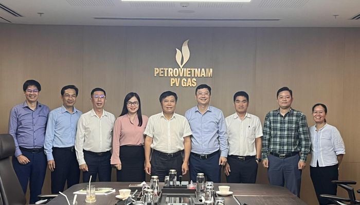 Lãnh đạo VPI và PV GAS tại buổi làm.