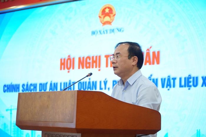 Thứ trưởng Bộ Xây dựng Nguyễn Văn Sinh phát biểu tại Hội nghị.