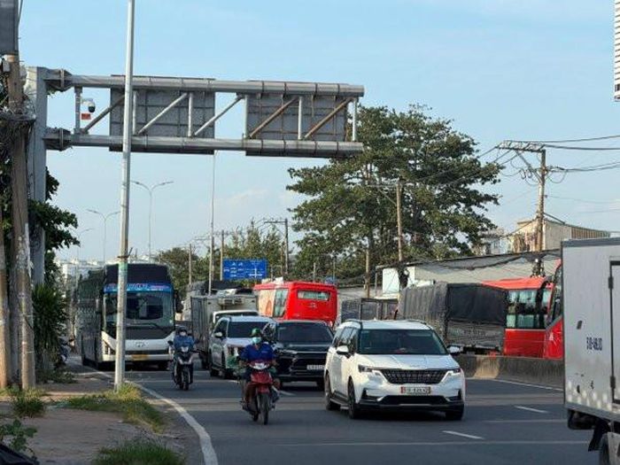 Không phát sinh điểm đen TNGT đường bộ trong 8 tháng đầu năm, song TP.HCM vẫn tiếp tục rà soát các vị trí và tuyến đường có nguy cơ mất an toàn.