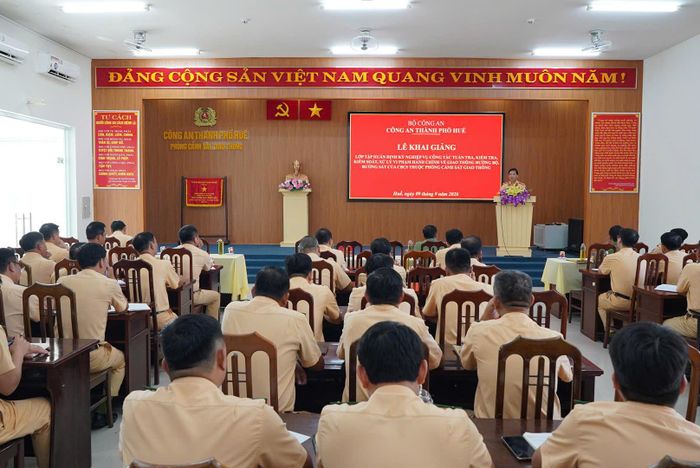 Cán bộ, chiến sĩ được bồi dưỡng về văn hóa ứng xử, điều lệnh Công an nhân dân, kỹ năng xử lý các tình huống, vụ việc phát sinh trong quá trình thực hiện nhiệm vụ.