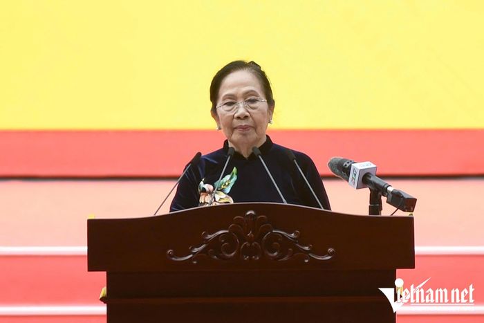 GS.BS Nguyễn Thị Ngọc Phượng đại diện cho công dân TPHCM phát biểu tại lễ kỷ niệm 50 năm thành phố Sài Gòn - Gia Định vinh dự mang tên Chủ tịch Hồ Chí Minh (2/7/1976 - 2/7/2026). Ảnh: Phước Sáng