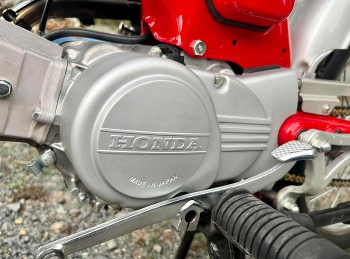 Honda CL50 Benly sử dụng động cơ 4 thì, xi-lanh đơn, 