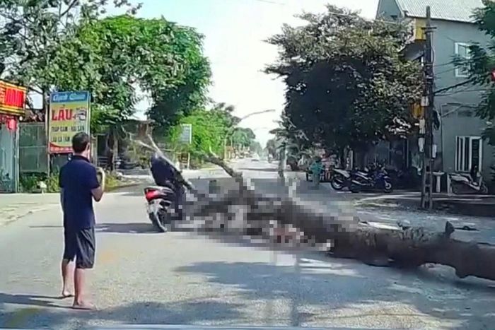 Hiện trường nơi xảy ra sự việc (ảnh cắt từ clip)