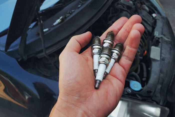 Các chủ xe nên kiểm tra và thay thế bugi theo khuyến cáo trong sách hướng dẫn sử dụng. Ảnh: Firestone