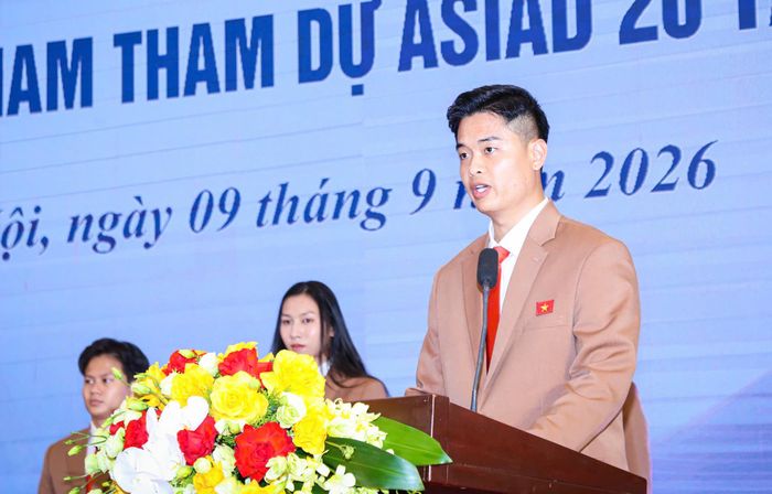 Thay mặt các VĐV, xạ thủ Phạm Quang Huy tuyên thệ, hứa thi đấu hết sức giành thành tích cao nhất cho đoàn TTVN tại Asiad 20.