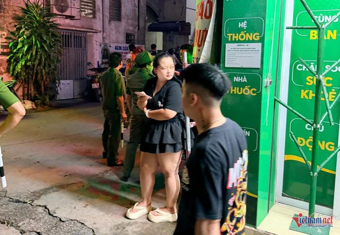 Lực lượng chức năng có mặt tại hiện trường. Ảnh:  Đ.H.