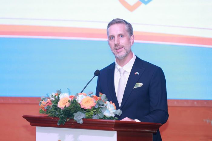 Ông Matt Jackson - Trưởng Đại diện UNFPA tại Việt Nam khẳng định UNFPA sẽ tiếp tục hỗ trợ kỹ thuật, nâng cao năng lực của Tổng đài 117 trong việc nhận diện và ứng phó với các hình thức bạo lực mới, đặc biệt là bạo lực trên cơ sở giới có sử dụng công nghệ.