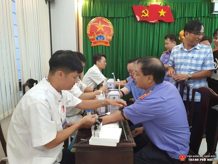 VKSND TP Huế tổ chức khám sức khỏe định kỳ cho công chức, người lao động.