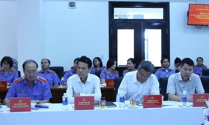 Các đại biểu tham dự buổi làm việc.