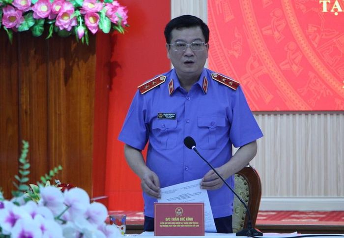 Đồng chí Trần Thế Kính - Kiểm sát viên VKSND tối cao, Vụ trưởng Vụ 9, Phó Trưởng đoàn khảo sát phát biểu tại buổi làm việc.