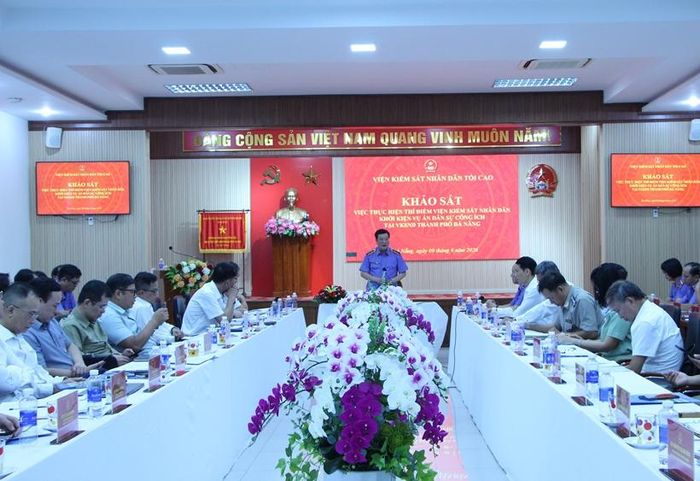 Toàn cảnh buổi làm việc.