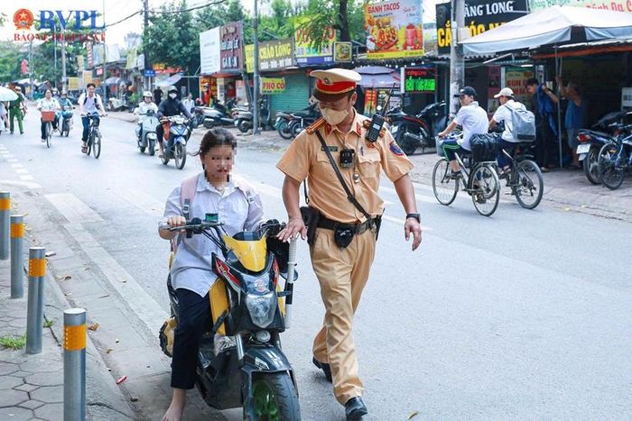 Lực lượng chức năng kiên quyết xử lý nghiêm các trường hợp vi phạm.