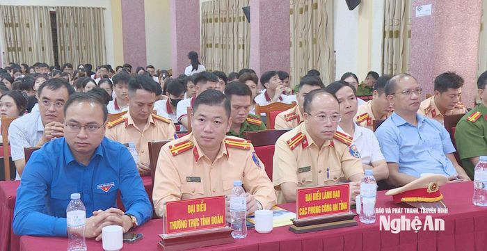 Các đại biểu tham dự chương trình. Ảnh: Trần Lịch