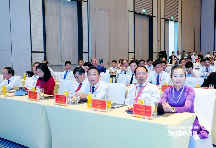 Các đồng chí lãnh đạo dự Hội nghị tổng kết, đánh giá kết quả triển khai thực hiện Thỏa thuận hợp tác phát triển kinh tế - xã hội giữa TP. Hồ Chí Minh với các tỉnh phía Bắc và Bắc Trung Bộ giai đoạn 2023 - 2025. Ảnh: Phạm Bằng