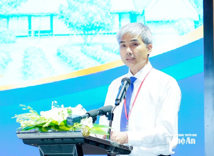 Đồng chí Nguyễn Quốc Cường – Phó Giám đốc Sở Tài chính Thành phố Huế trình bày tham luận tại hội nghị. Ảnh: Phạm Bằng